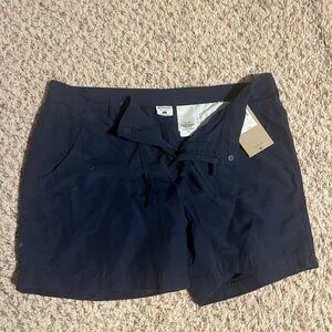 Women’s Columbia shorts L NWT